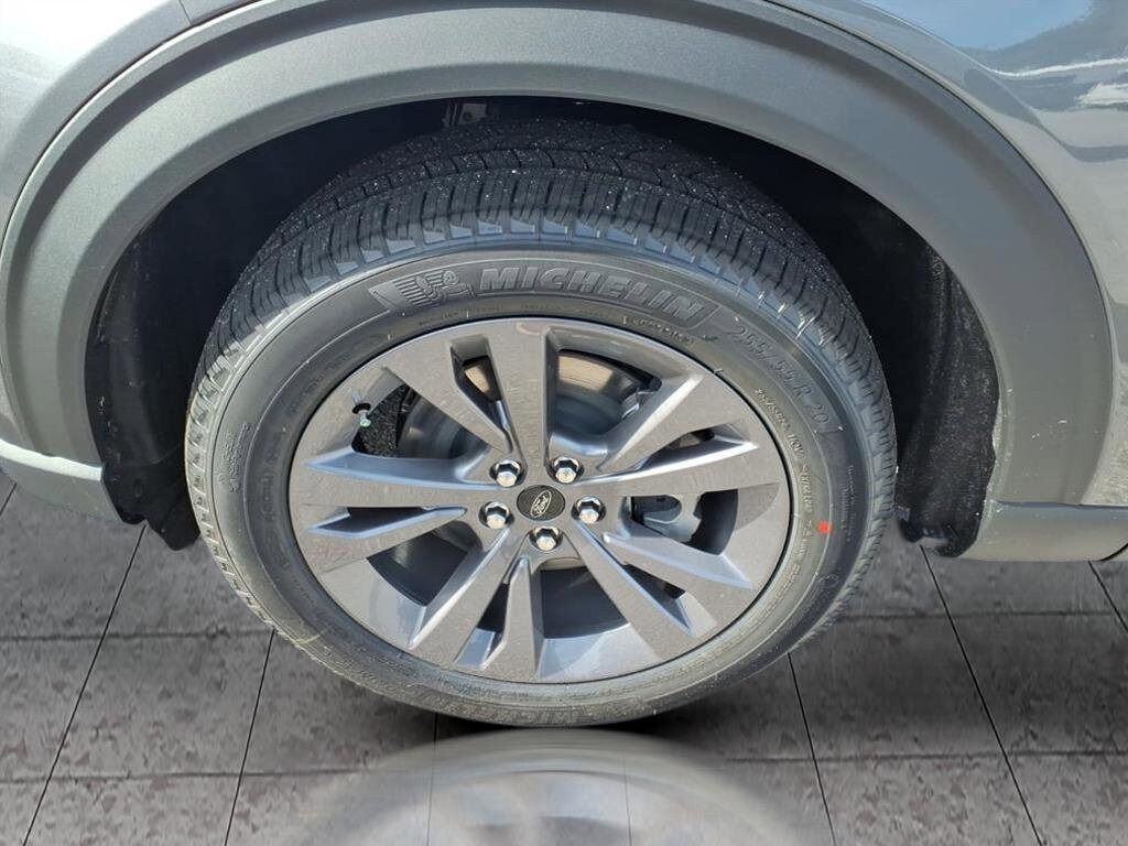 2026 Ford Explorer photo 2