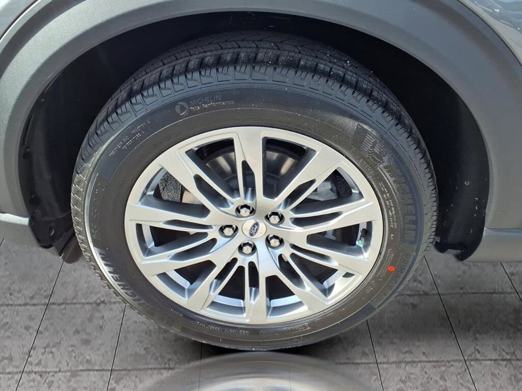 2026 Ford Explorer Platinum photo 4