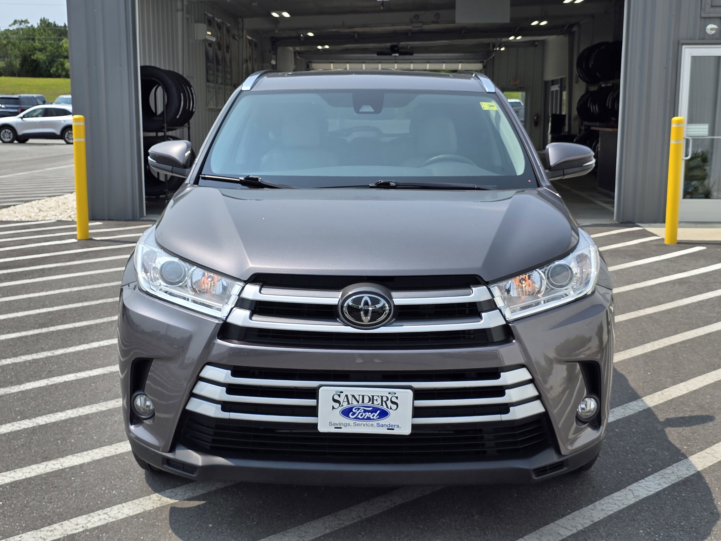 Used 2019 Toyota Highlander XLE with VIN 5TDJZRFH2KS598409 for sale in Jacksonville, NC