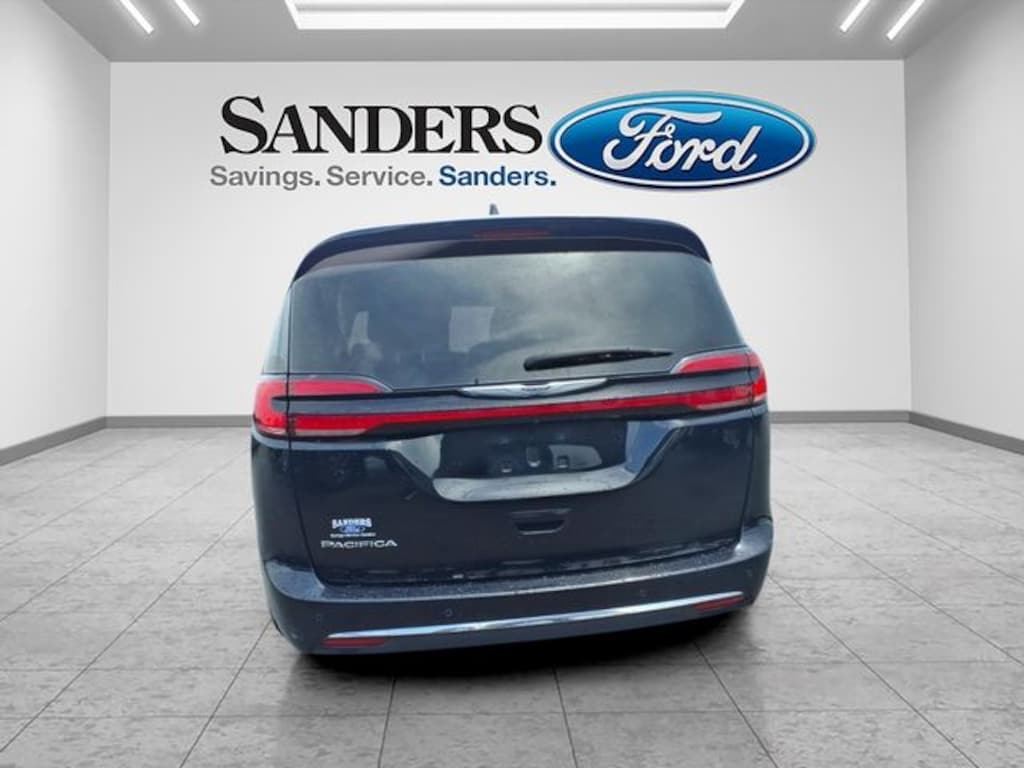 Used 2024 Chrysler Pacifica Touring L Minivan/Van