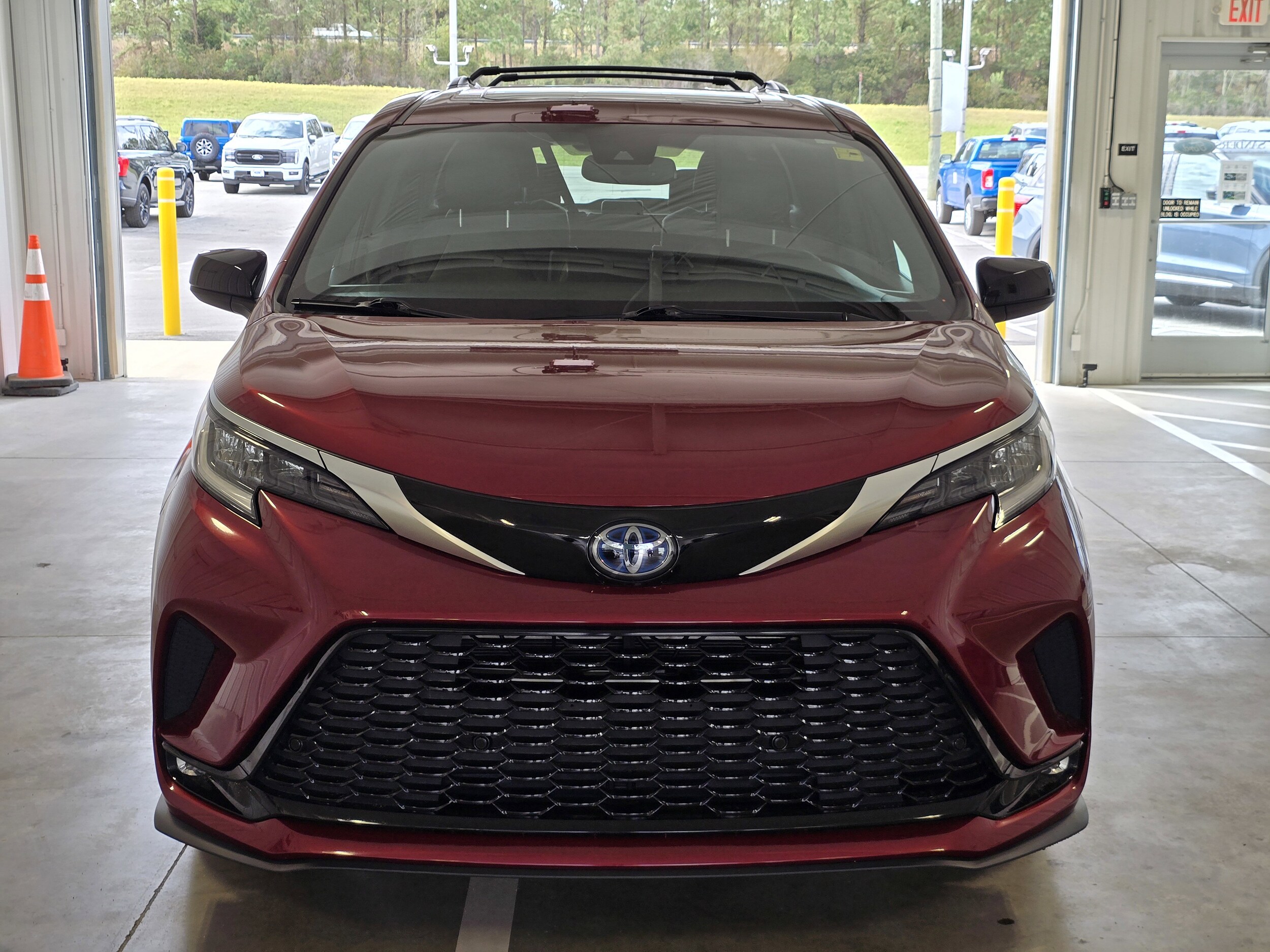 Used 2021 Toyota Sienna XSE with VIN 5TDXSKFC5MS033391 for sale in Jacksonville, NC