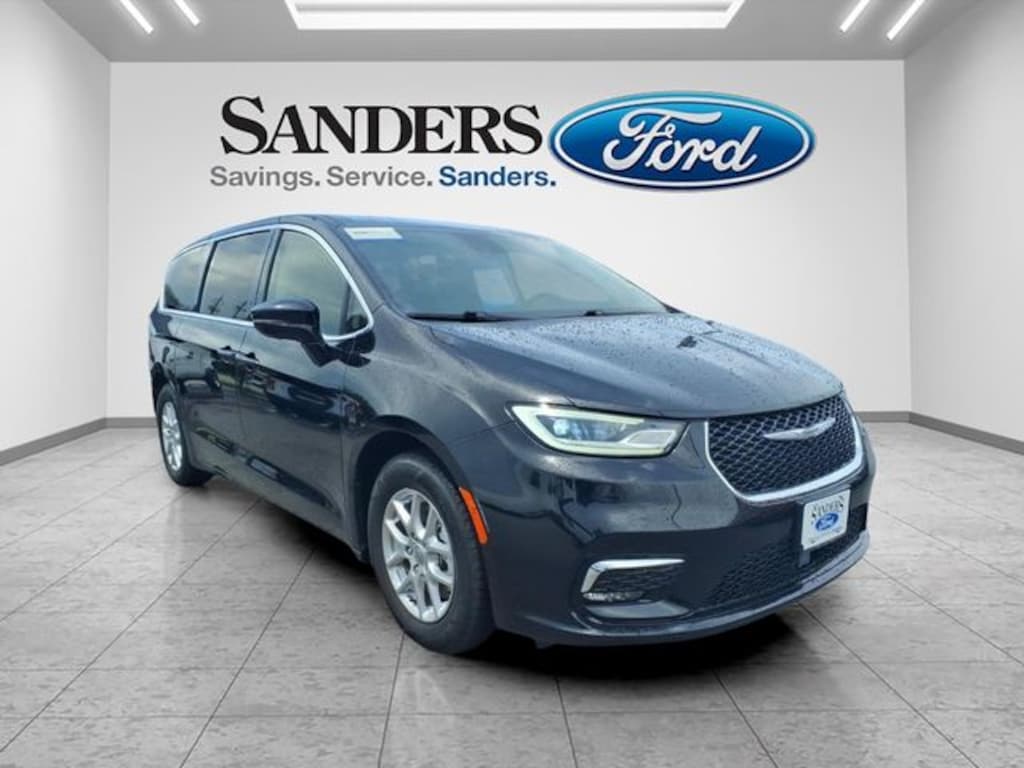 Used 2024 Chrysler Pacifica Touring L Minivan/Van