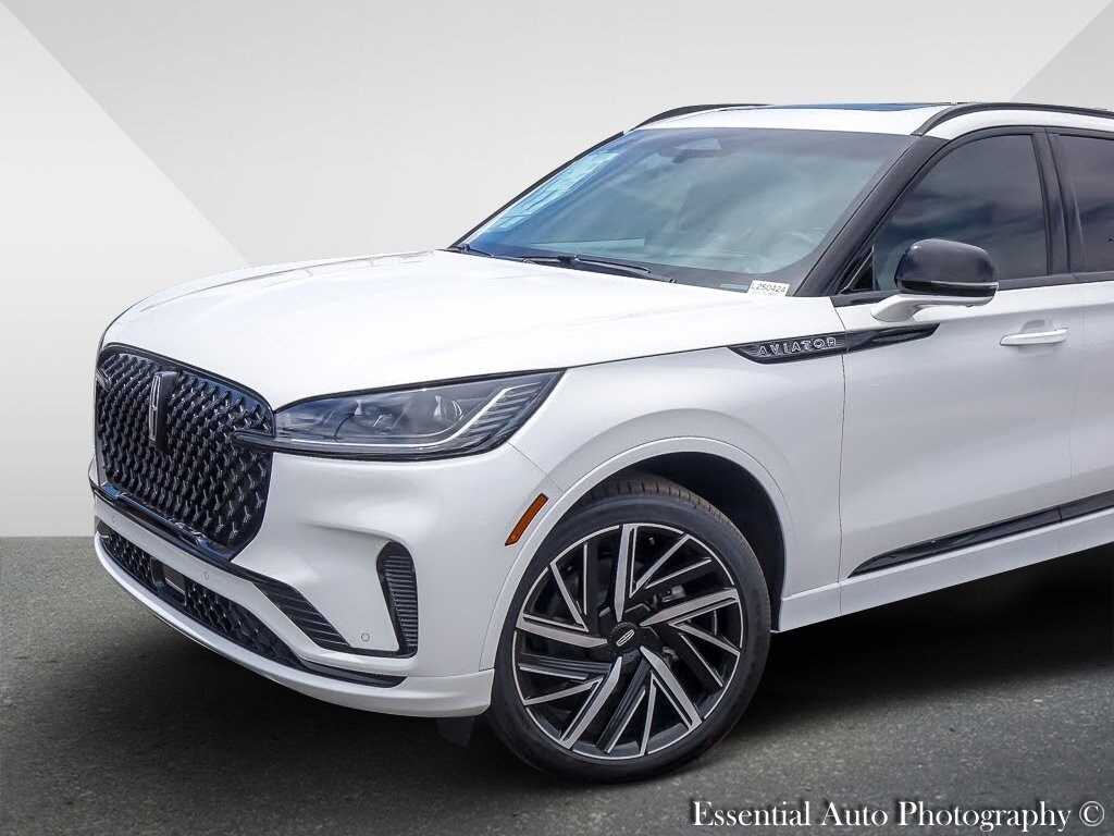 2025 Lincoln Aviator Black Label photo 2