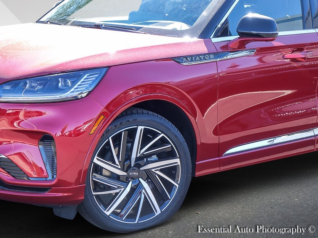 2025 Lincoln Aviator Black Label photo 3