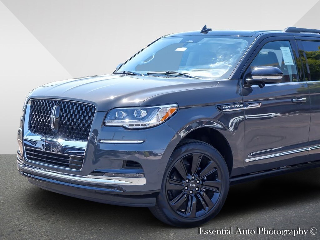 2024 Lincoln Navigator Black Label photo 2