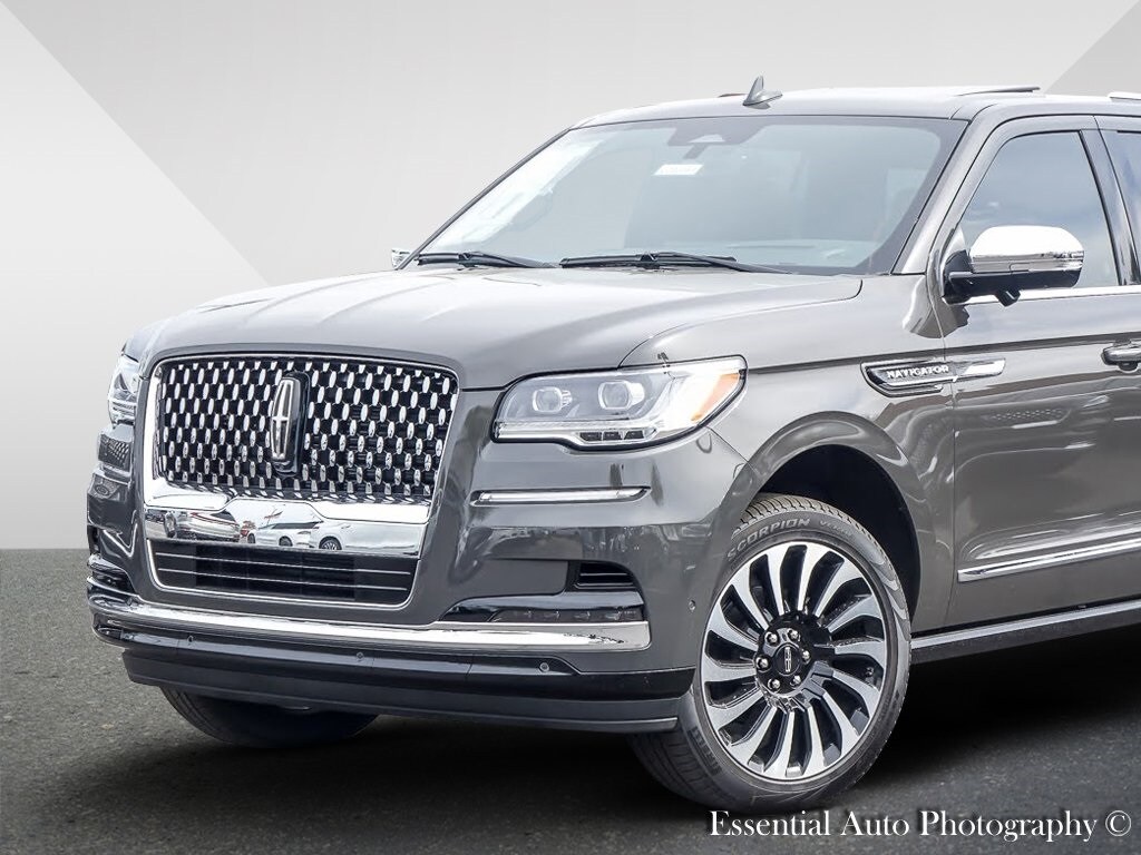 2024 Lincoln Navigator Black Label photo 2
