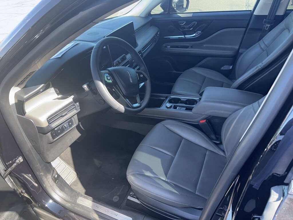 2023 Lincoln Corsair Standard photo 2