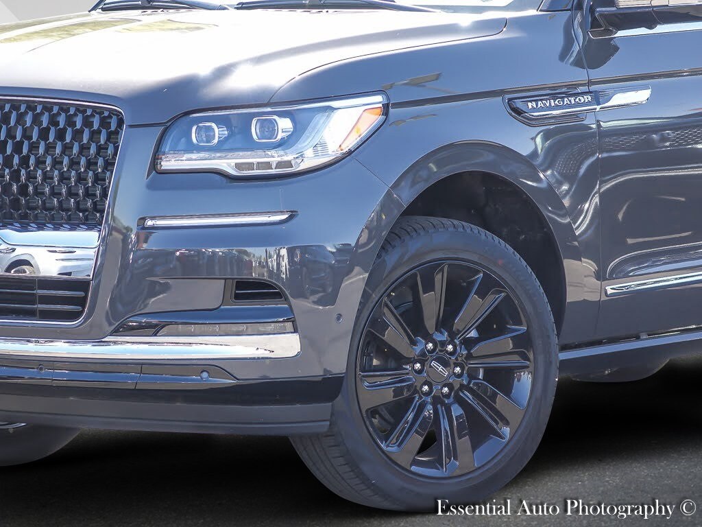 2024 Lincoln Navigator Black Label photo 3