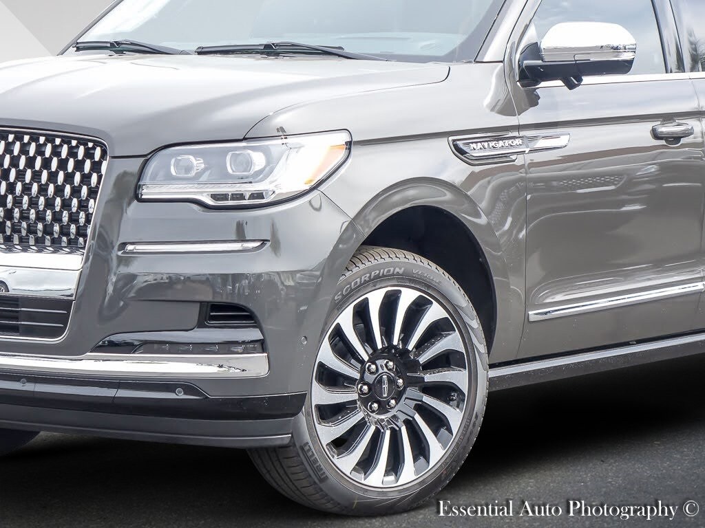 2024 Lincoln Navigator Black Label photo 3