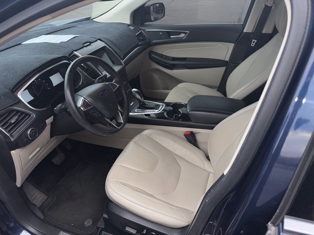 2017 Ford Edge Titanium photo 2