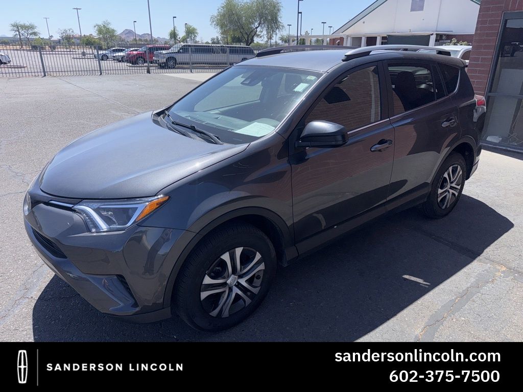 2018 Toyota RAV4 LE AWD's photo