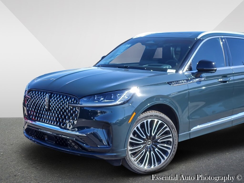 2025 Lincoln Aviator Black Label photo 2