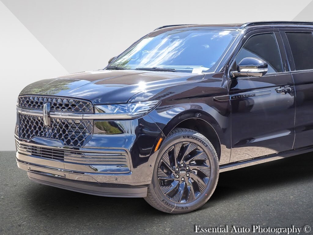 2025 Lincoln Navigator L Reserve photo 2