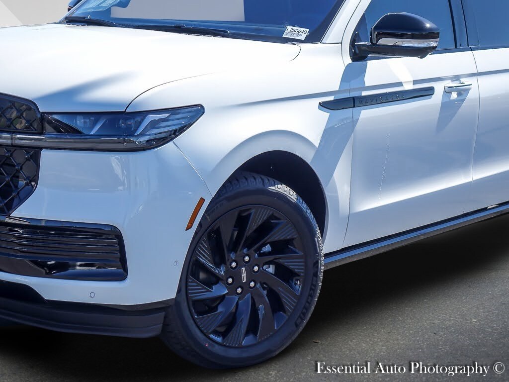 2025 Lincoln Navigator L Reserve photo 2