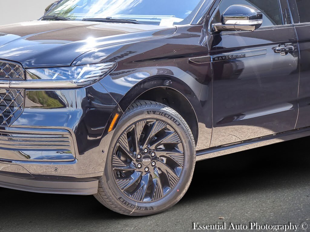 2025 Lincoln Navigator L Reserve photo 3