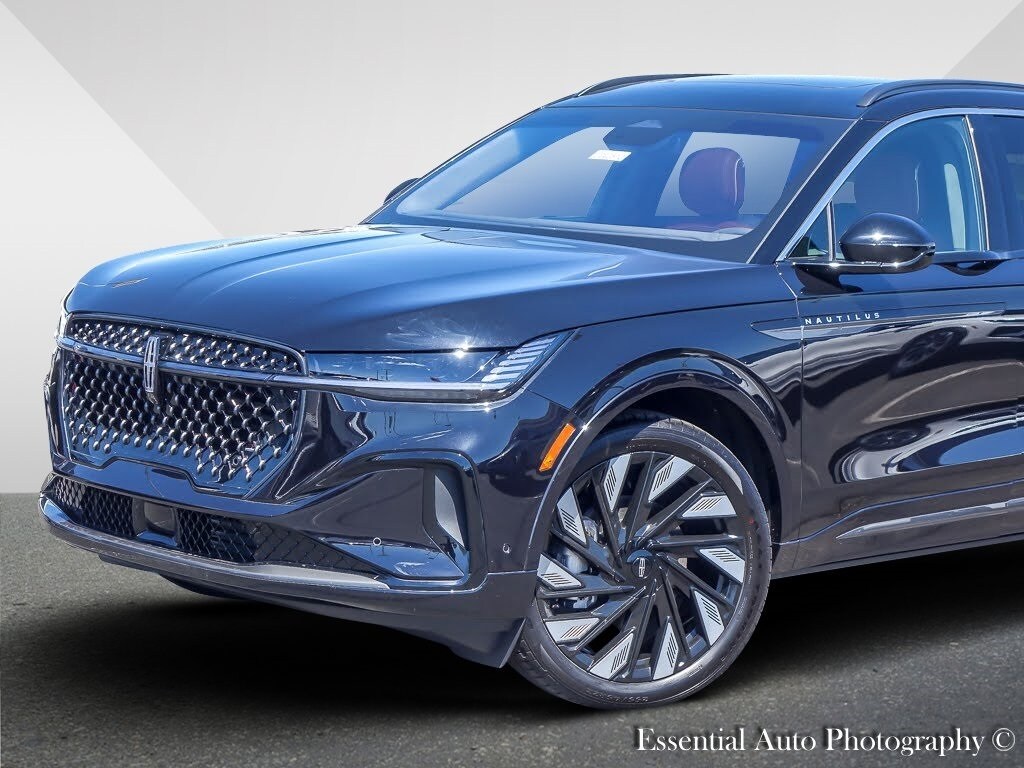 2025 Lincoln Nautilus Black Label photo 2