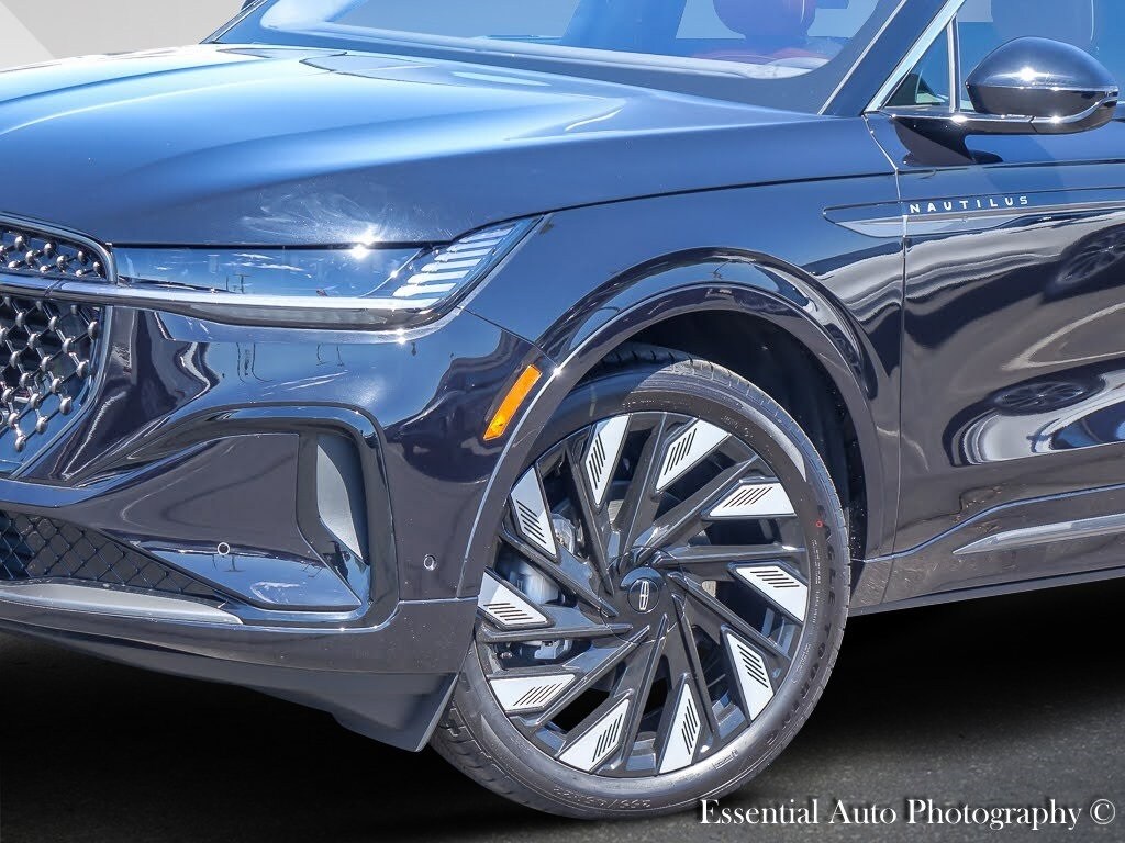2025 Lincoln Nautilus Black Label photo 3