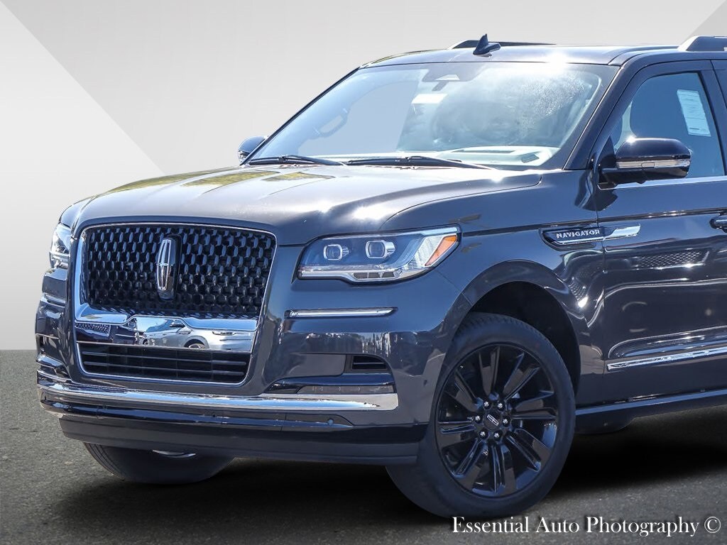 2024 Lincoln Navigator Black Label photo 2