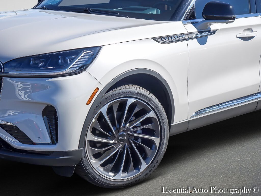 2025 Lincoln Aviator Reserve photo 3