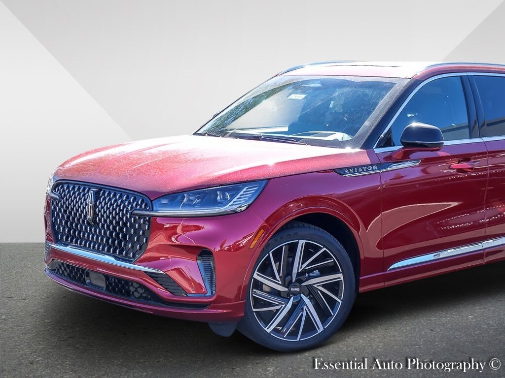 2025 Lincoln Aviator Black Label photo 2