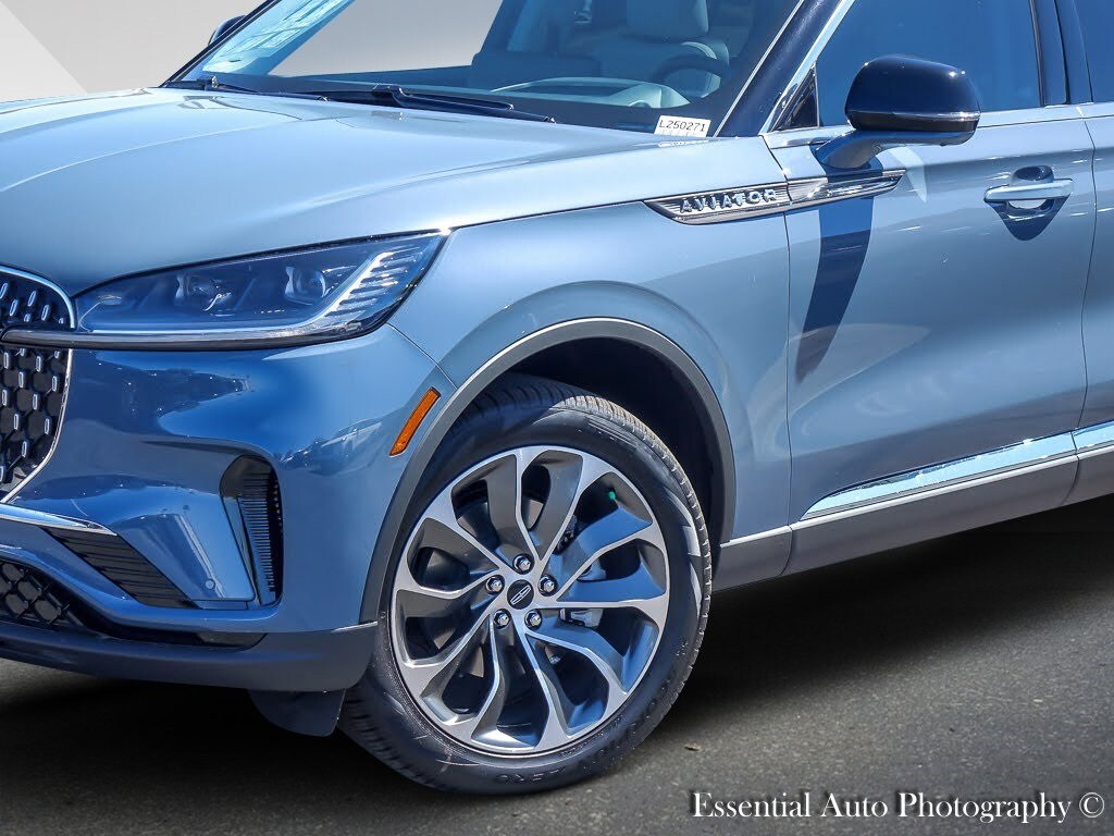 2025 Lincoln Aviator Reserve photo 3