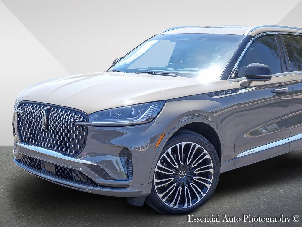 2025 Lincoln Aviator Black Label photo 2