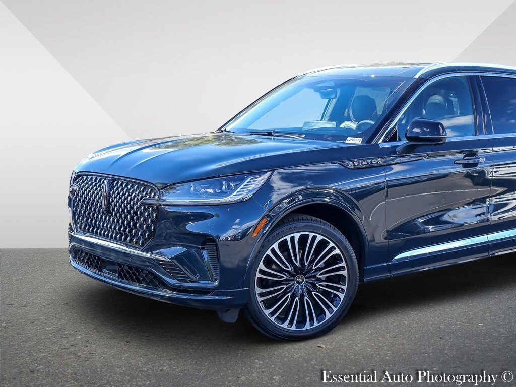 2025 Lincoln Aviator Black Label photo 2