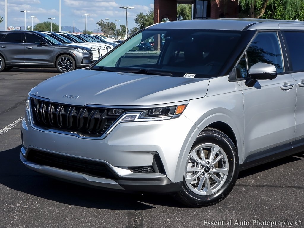 Used 2023 Kia Carnival LX Minivan/Van