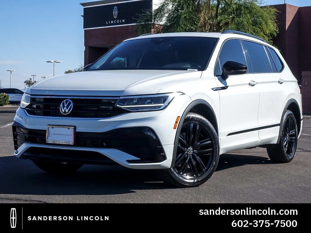 2022 Volkswagen Tiguan SE R-LINE BLACK's photo