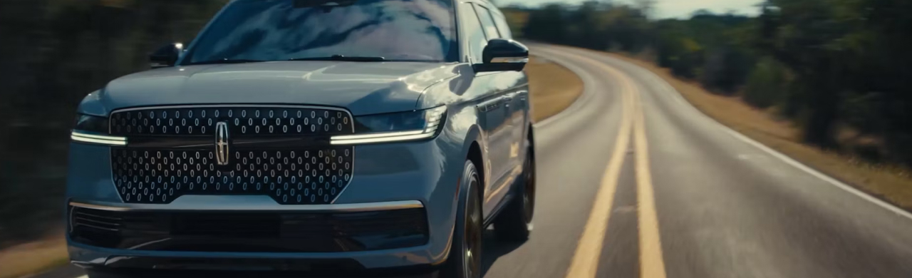2027%20Lincoln%20Navigator%3A%20Cargo%20Space%20and%20Three-Row%20Versatility.jpg