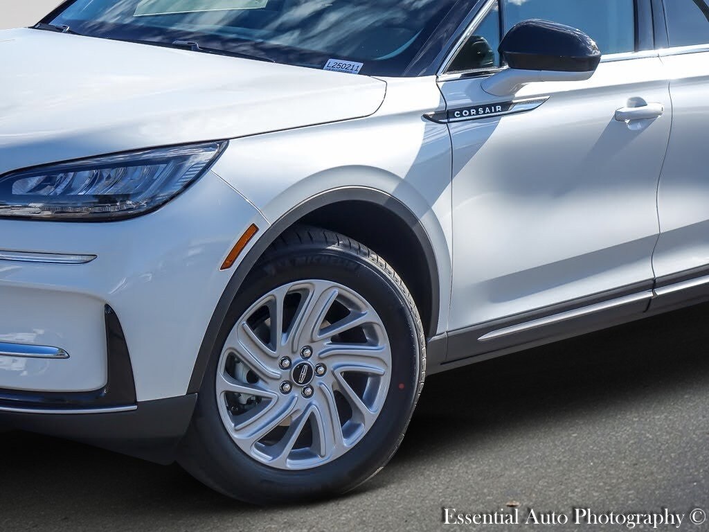 2025 Lincoln Corsair Premiere photo 3