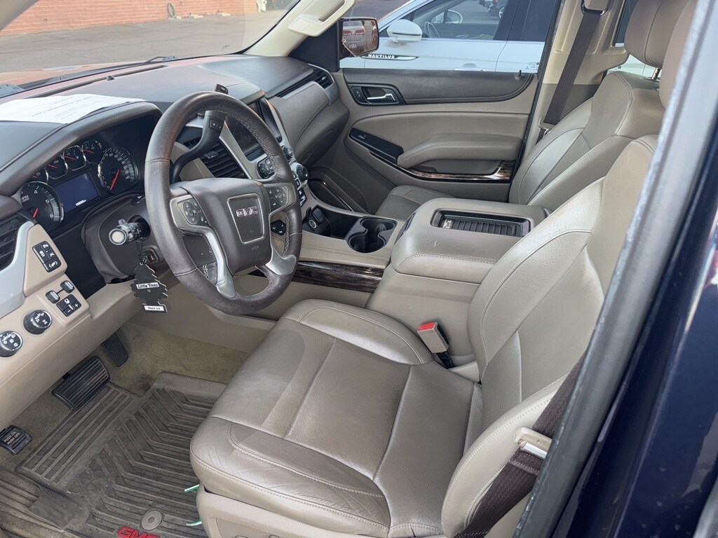 2017 Gmc Yukon SLT photo 2