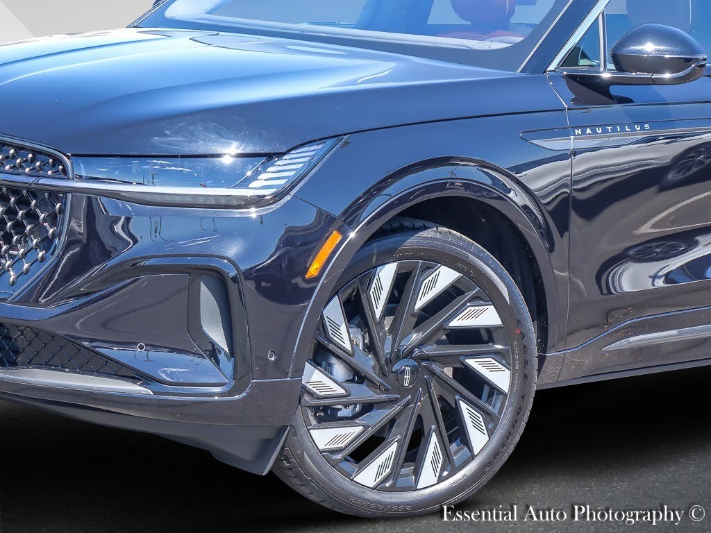 2024 Lincoln Nautilus Black Label photo 3