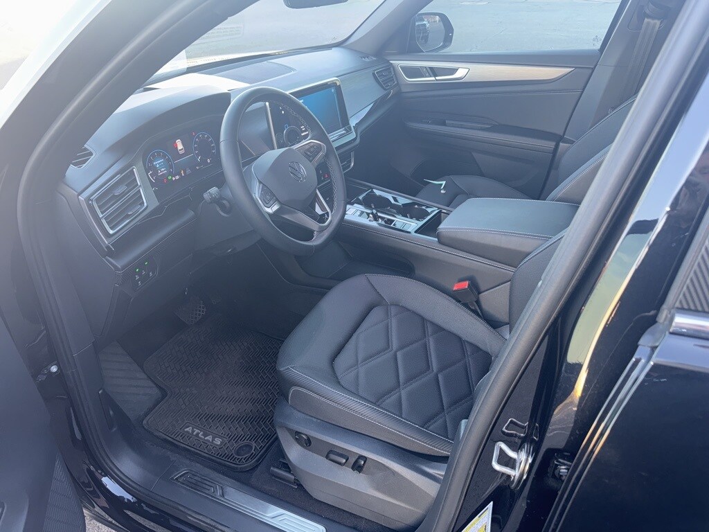 Used 2024 Volkswagen Atlas Cross Sport 2.0T SE w/Technology SUV