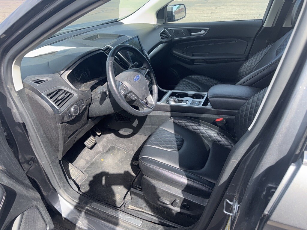 2024 Ford Edge Titanium photo 2