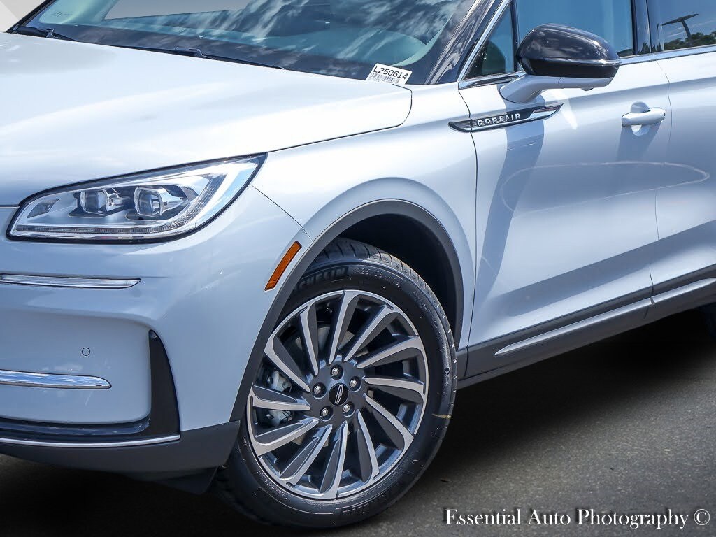 2025 Lincoln Corsair Reserve photo 2