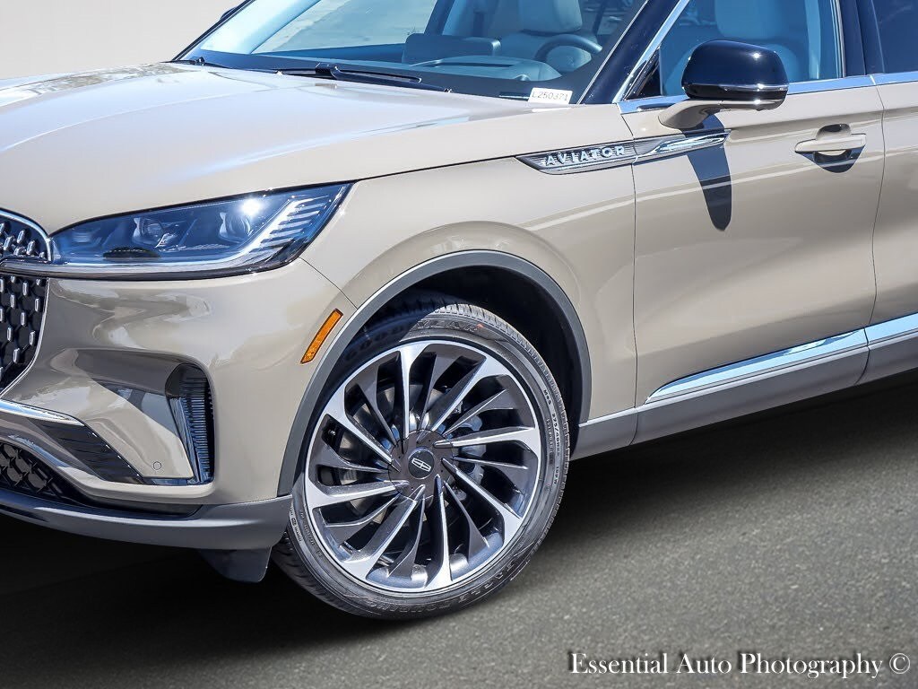 2025 Lincoln Aviator Reserve photo 3