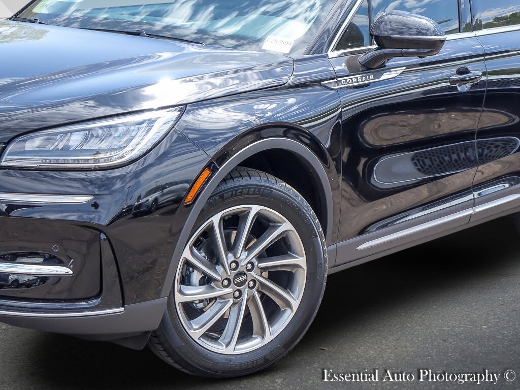 2025 Lincoln Corsair Premiere photo 2