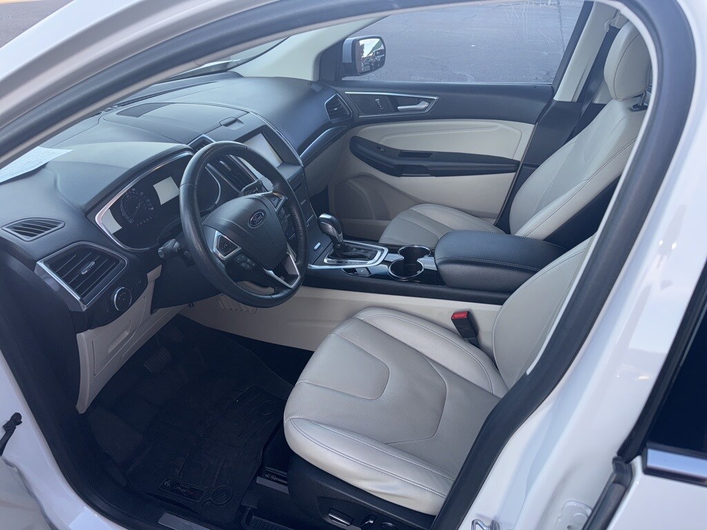 2015 Ford Edge Titanium photo 2