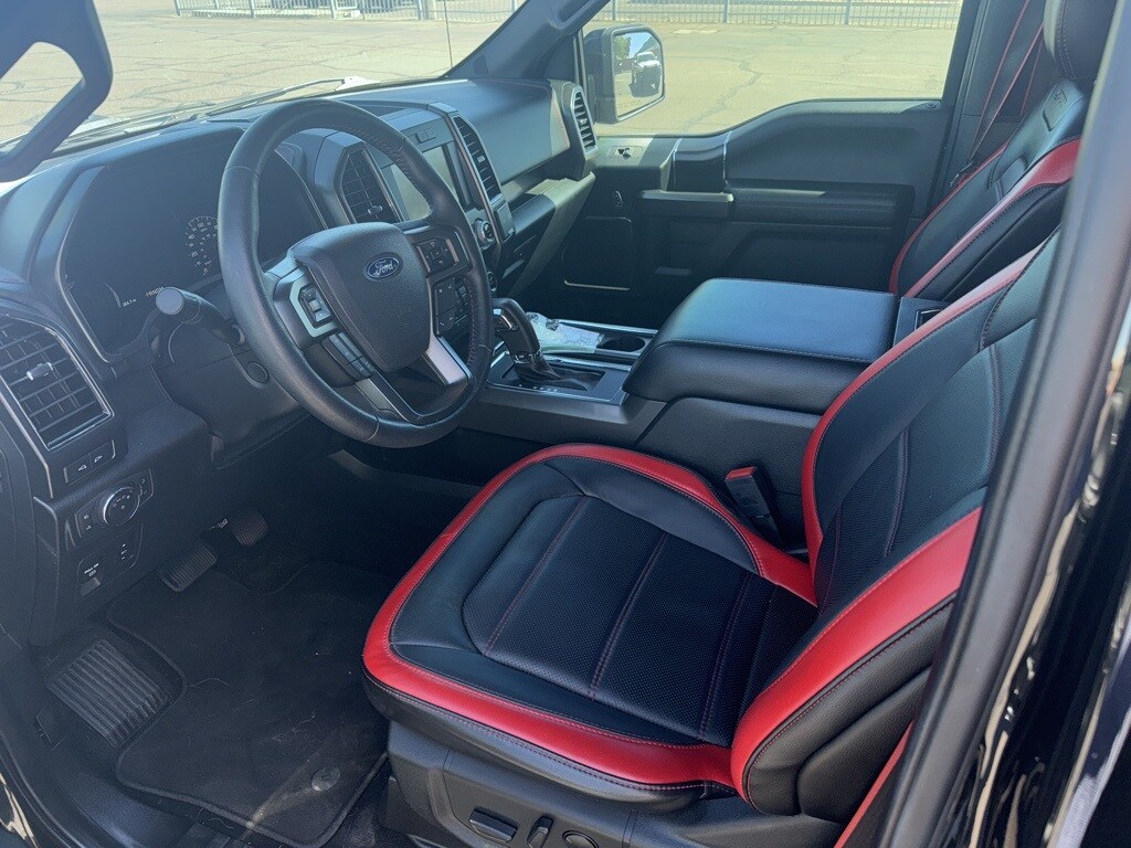 2019 Ford F-150 Lariat photo 2