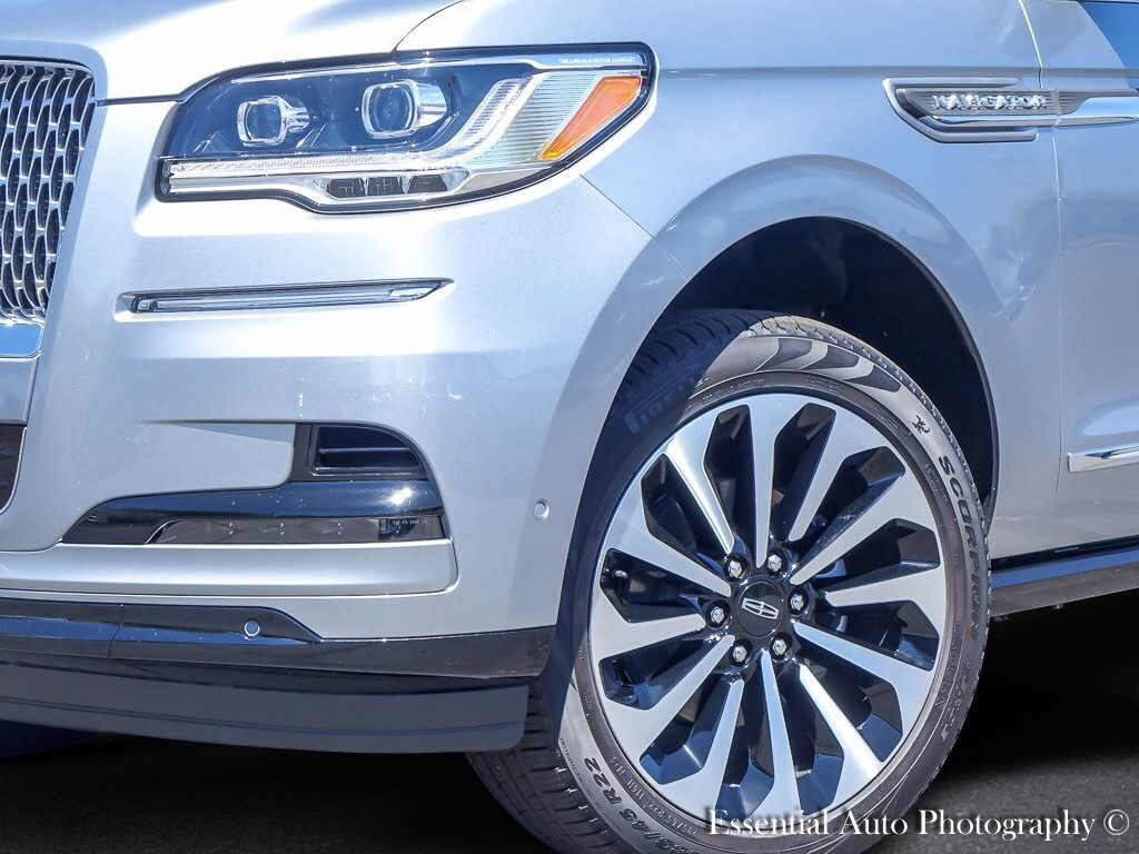 2024 Lincoln Navigator Reserve L photo 3