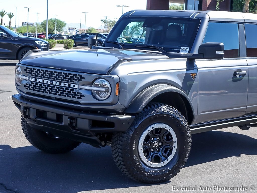 2023 Ford Bronco Badlands photo 2