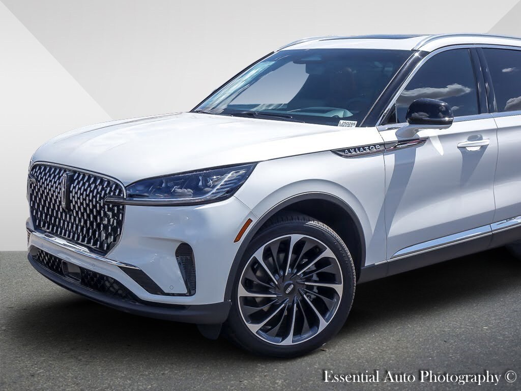 2025 Lincoln Aviator Reserve photo 2