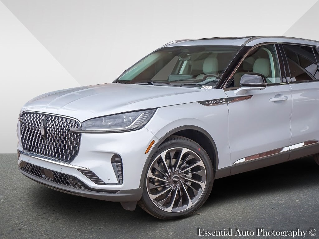 2025 Lincoln Aviator Reserve photo 2