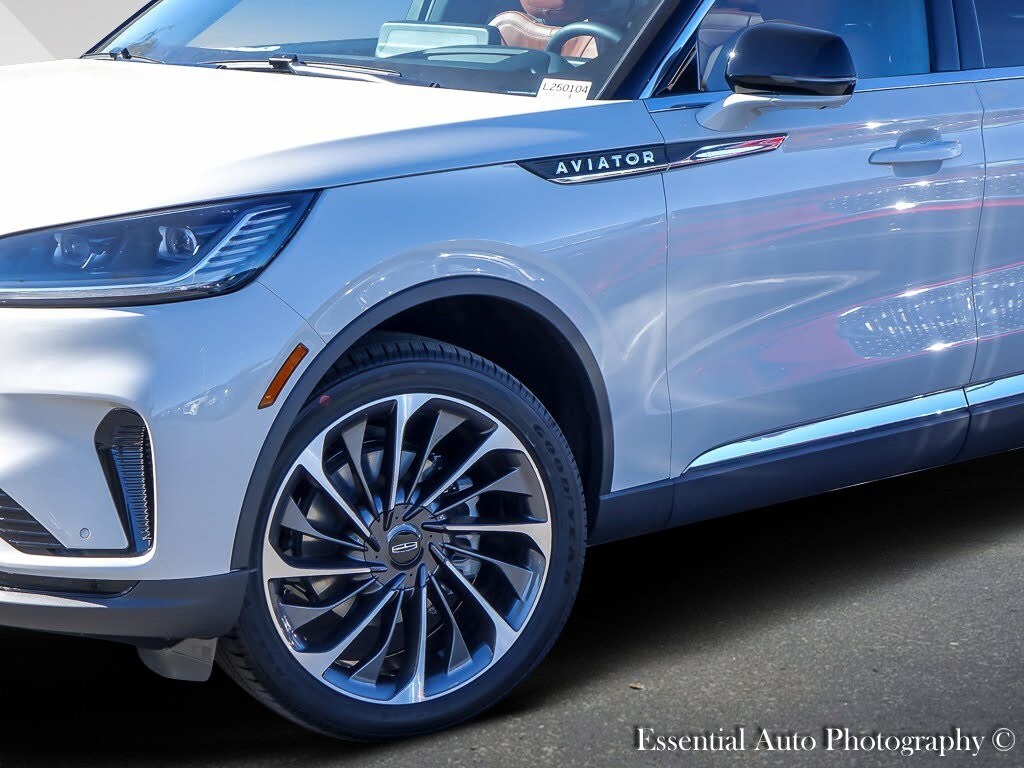 2025 Lincoln Aviator Reserve photo 3