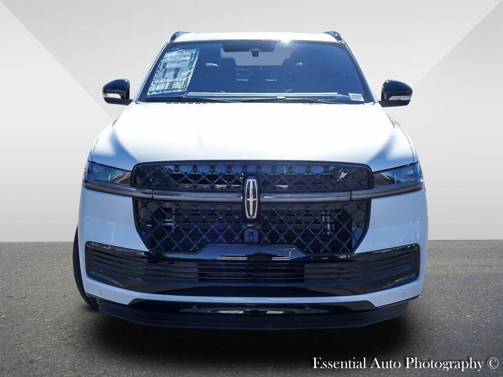 2025 Lincoln Navigator L Reserve photo 3