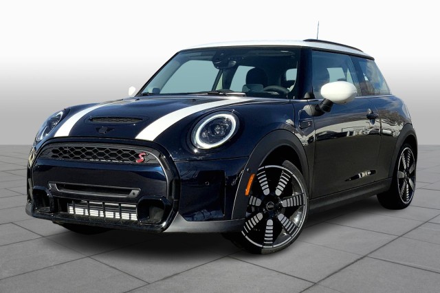 2023 MINI 3 Door S's photo