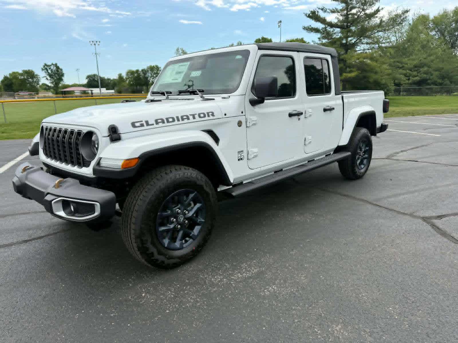 2026 Jeep Gladiator 85th Anniversary Edition Auto's photo