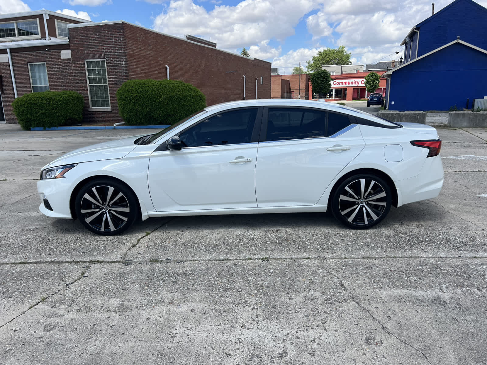 Used 2021 Nissan Altima SR with VIN 1N4BL4CV8MN344995 for sale in Shelbyville, IN