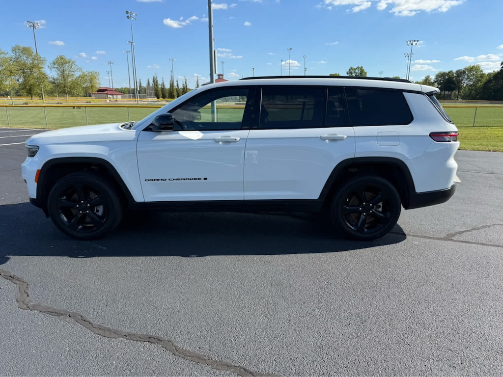 Used 2023 Jeep Grand Cherokee L Altitude 4x4